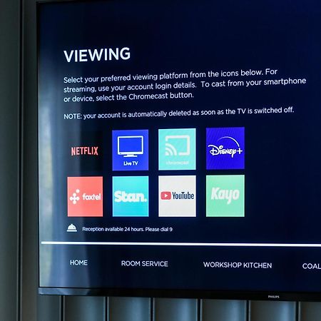 Powerhouse Hotel Tamworth By Rydges Екстер'єр фото A television with a built-in Chromecast