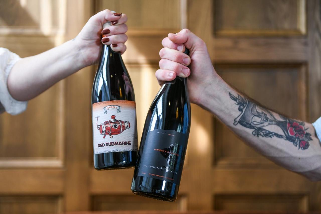 Powerhouse Hotel Tamworth By Rydges Екстер'єр фото Two bottles of wine