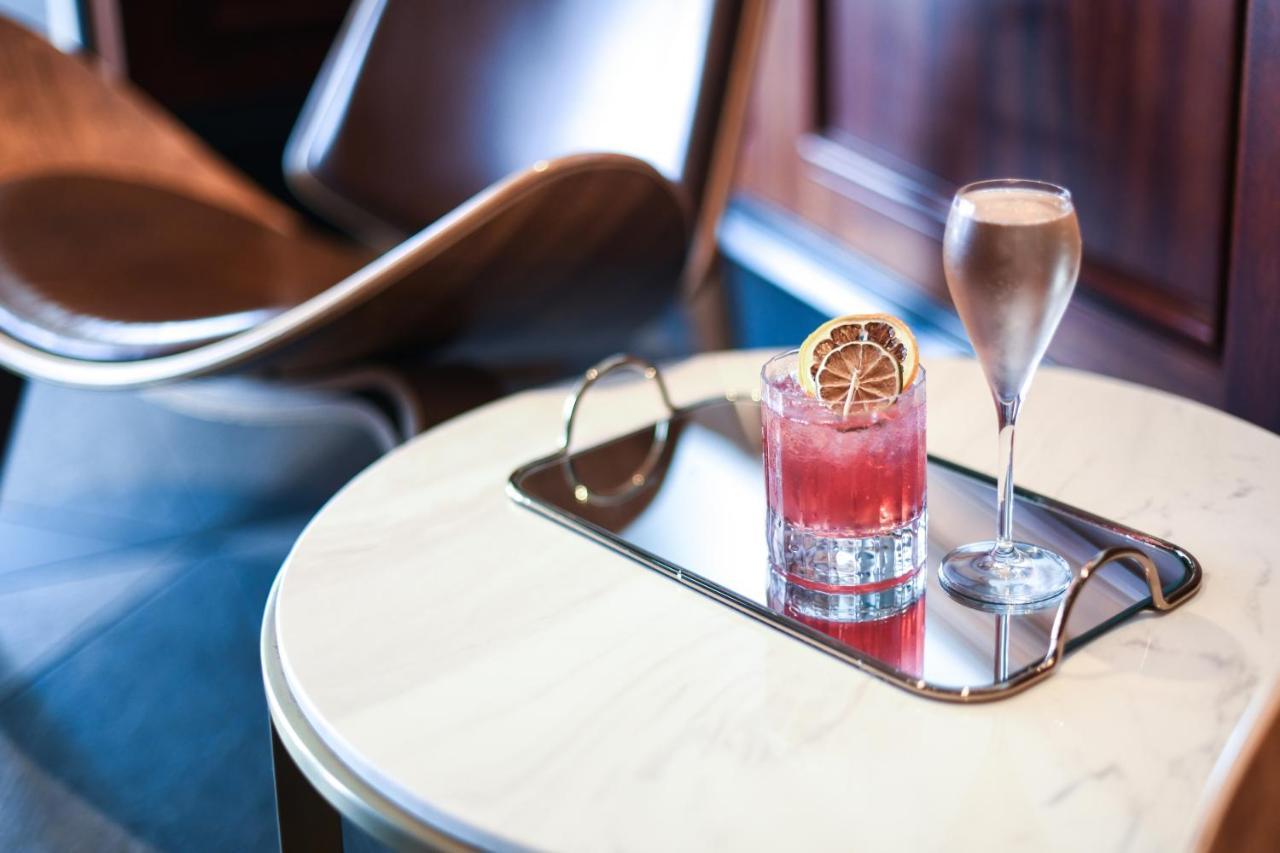 Powerhouse Hotel Tamworth By Rydges Екстер'єр фото A Pink Lady cocktail