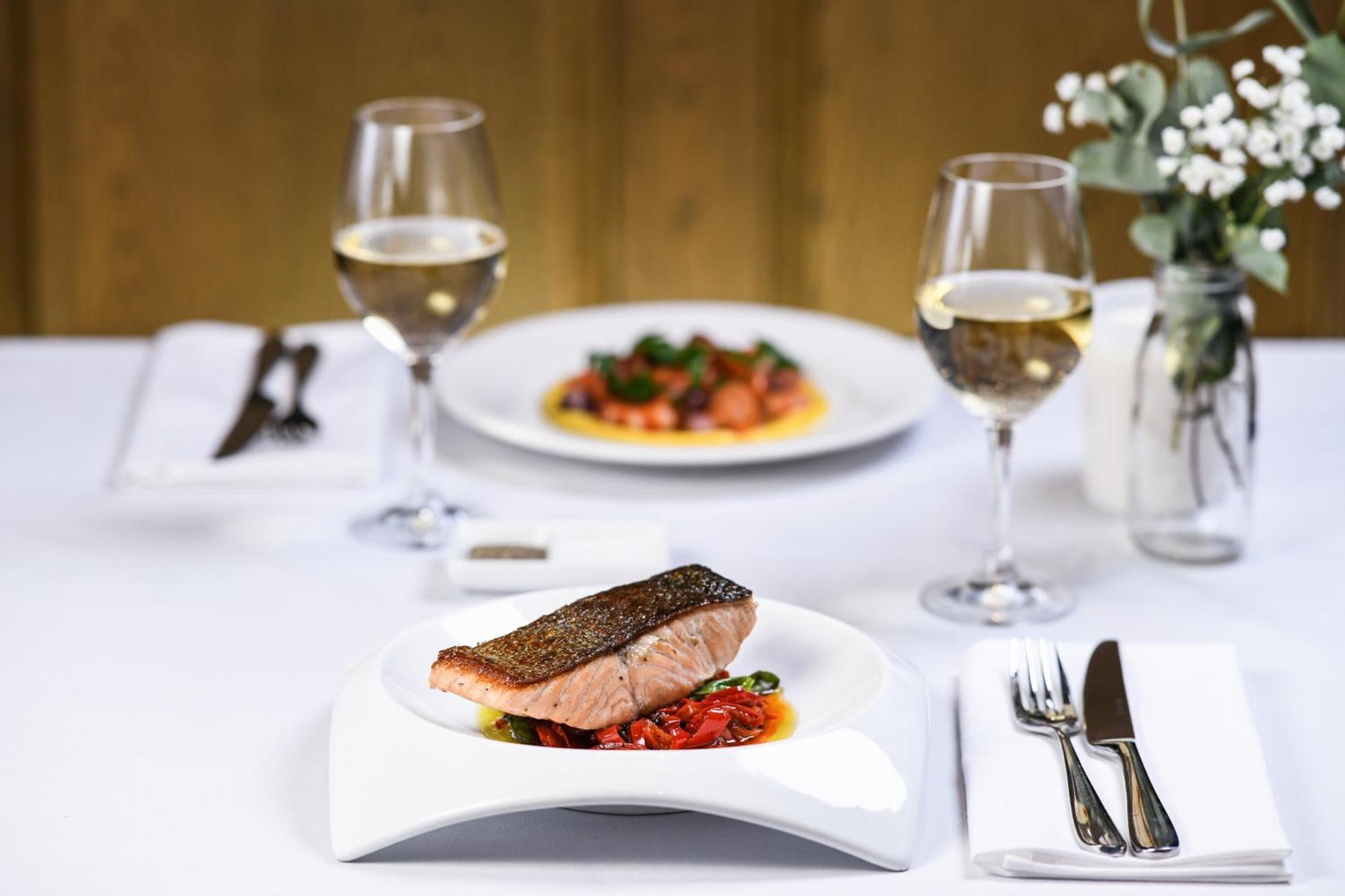 Powerhouse Hotel Tamworth By Rydges Екстер'єр фото A place setting