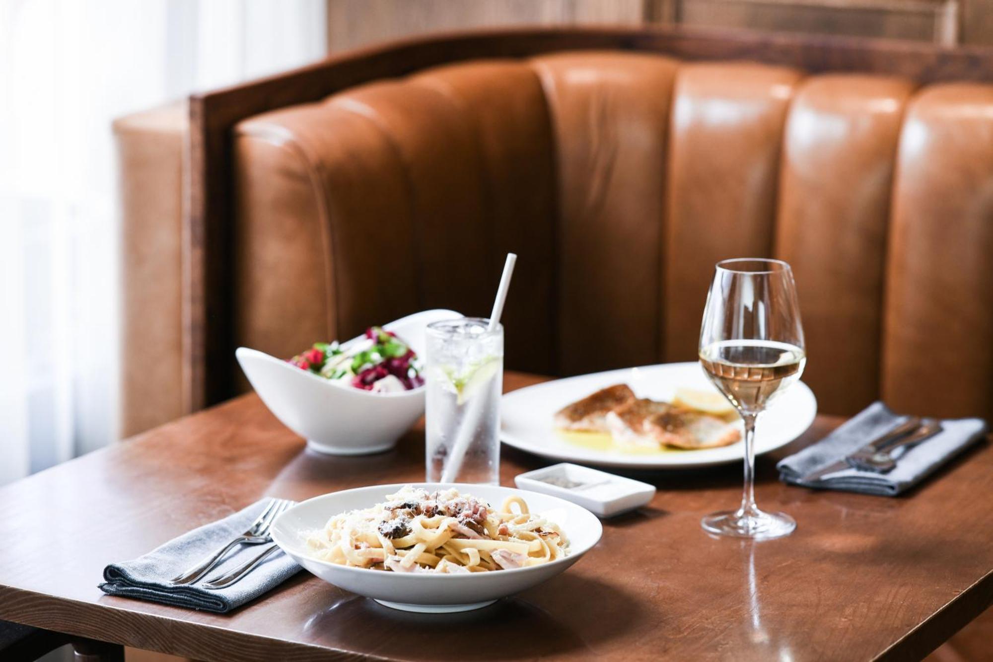 Powerhouse Hotel Tamworth By Rydges Екстер'єр фото A meal at the restaurant
