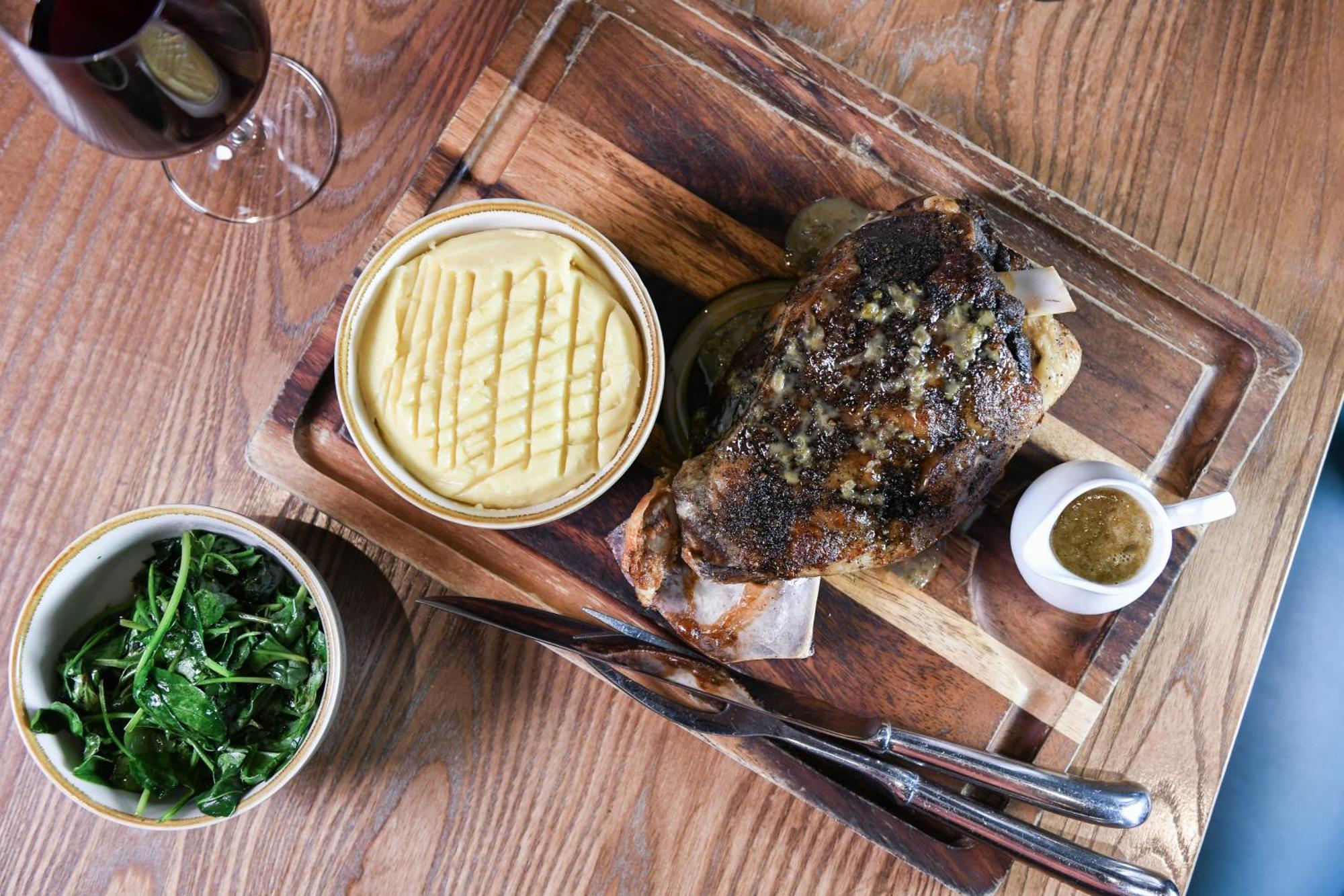 Powerhouse Hotel Tamworth By Rydges Екстер'єр фото A whole turbot