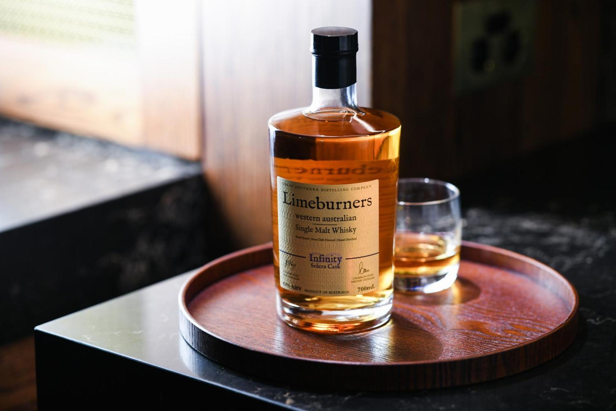 Powerhouse Hotel Tamworth By Rydges Екстер'єр фото A bottle of single malt whisky