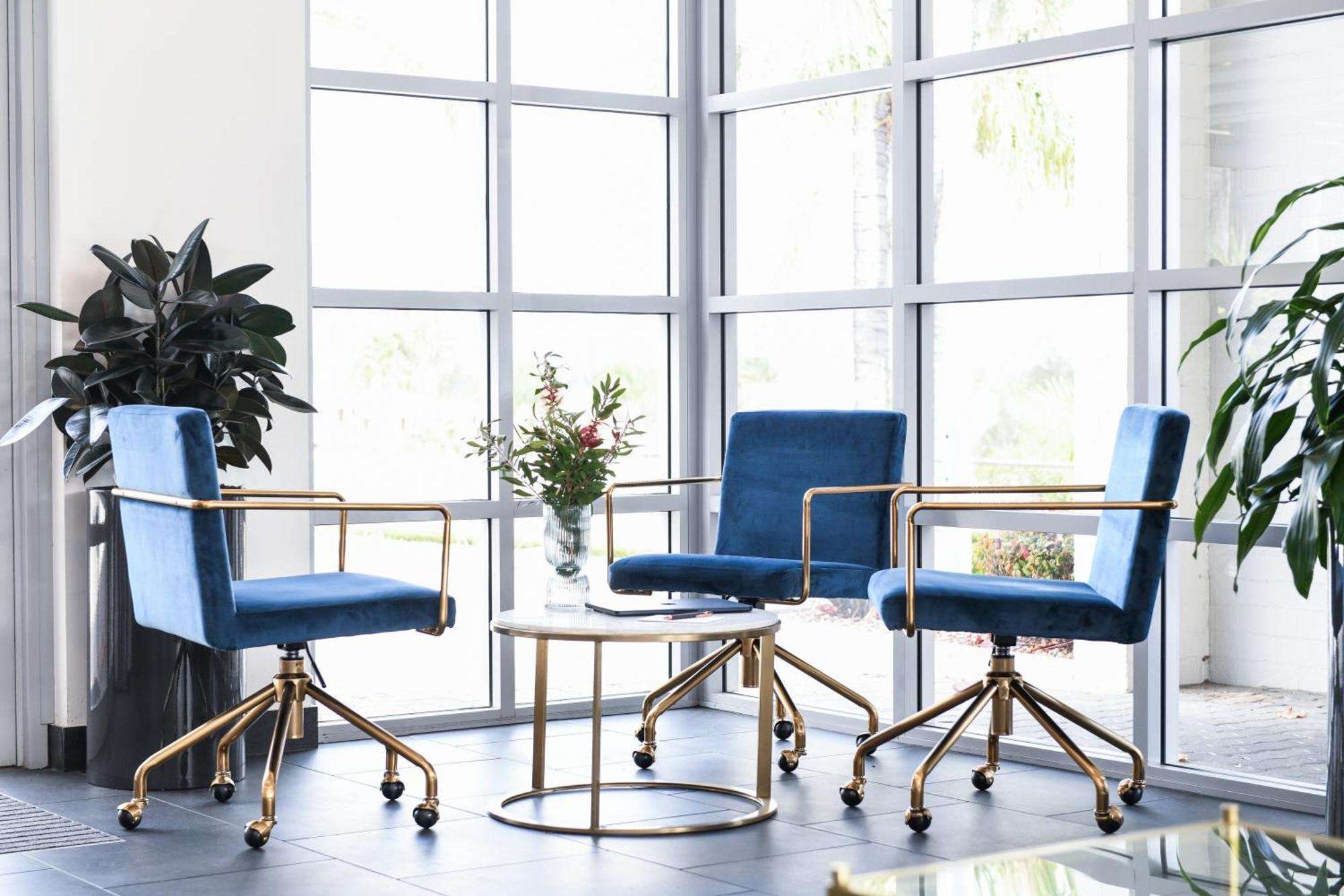 Powerhouse Hotel Tamworth By Rydges Екстер'єр фото Office chairs