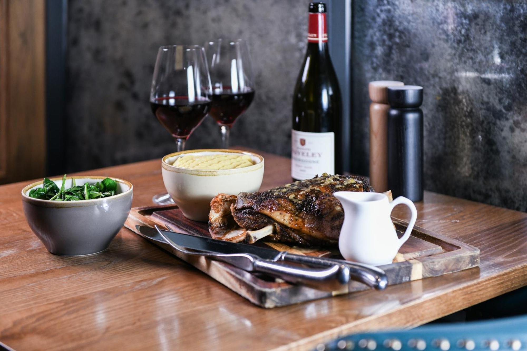 Powerhouse Hotel Tamworth By Rydges Екстер'єр фото A meal at the restaurant